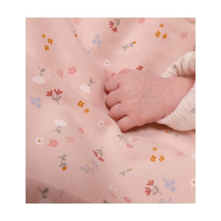 Cot Blanket Little Pink Flowers