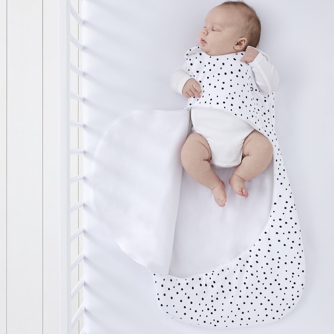 SnuzPouch Sleeping Bag, 2.5 Tog - Mono Spot, 0-6M