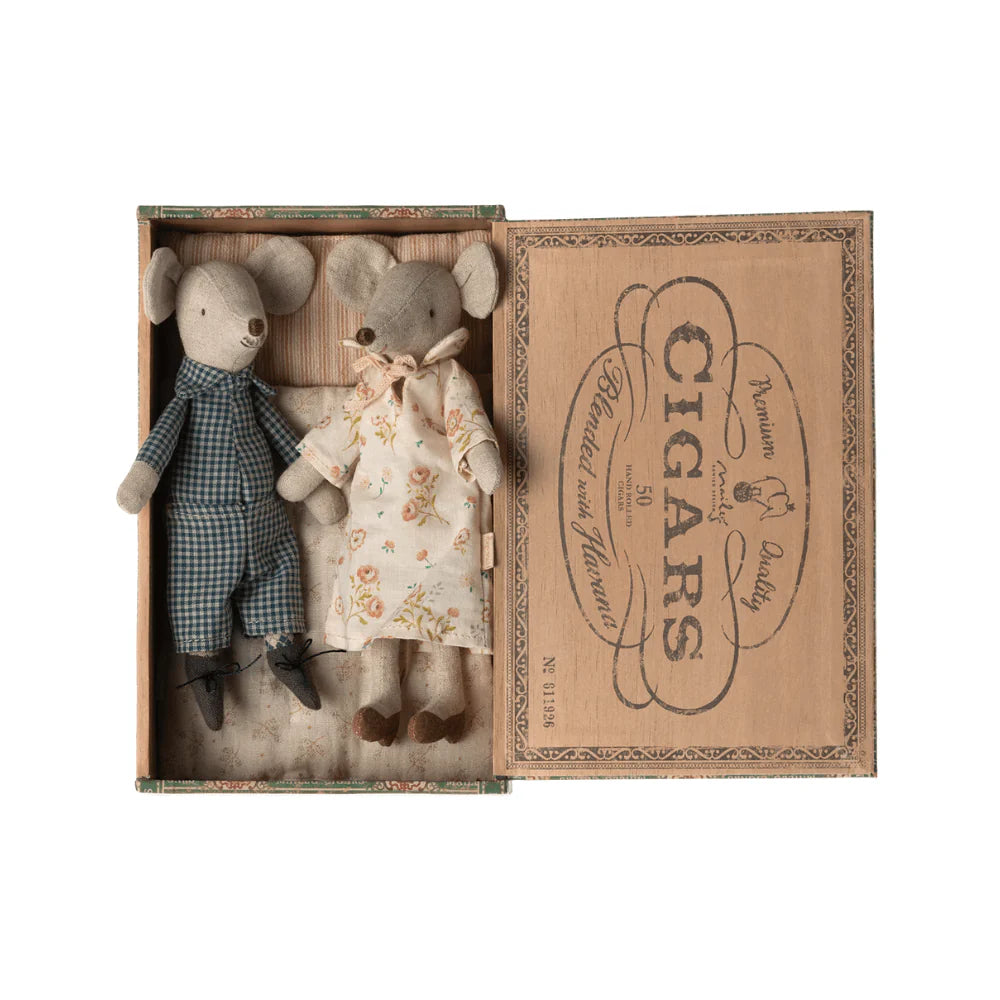 Grandma And Grandpa Mice In Cigarbox