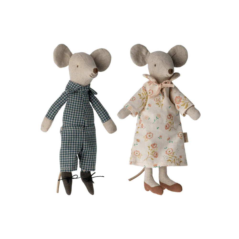 Grandma And Grandpa Mice In Cigarbox