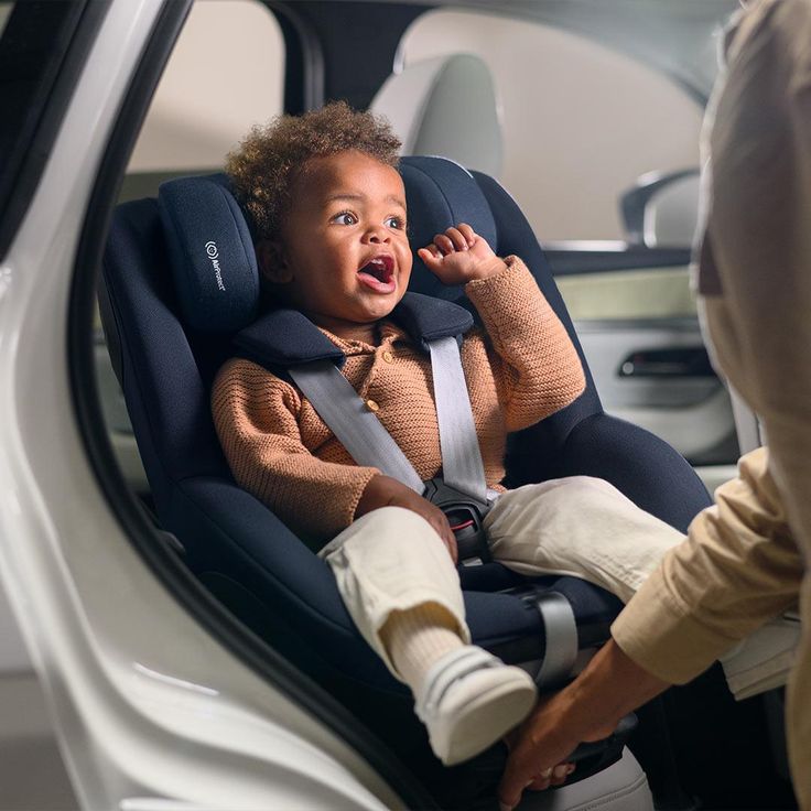 Mica 360 Pro I-Size Car Seat W/Base Authentic Blue