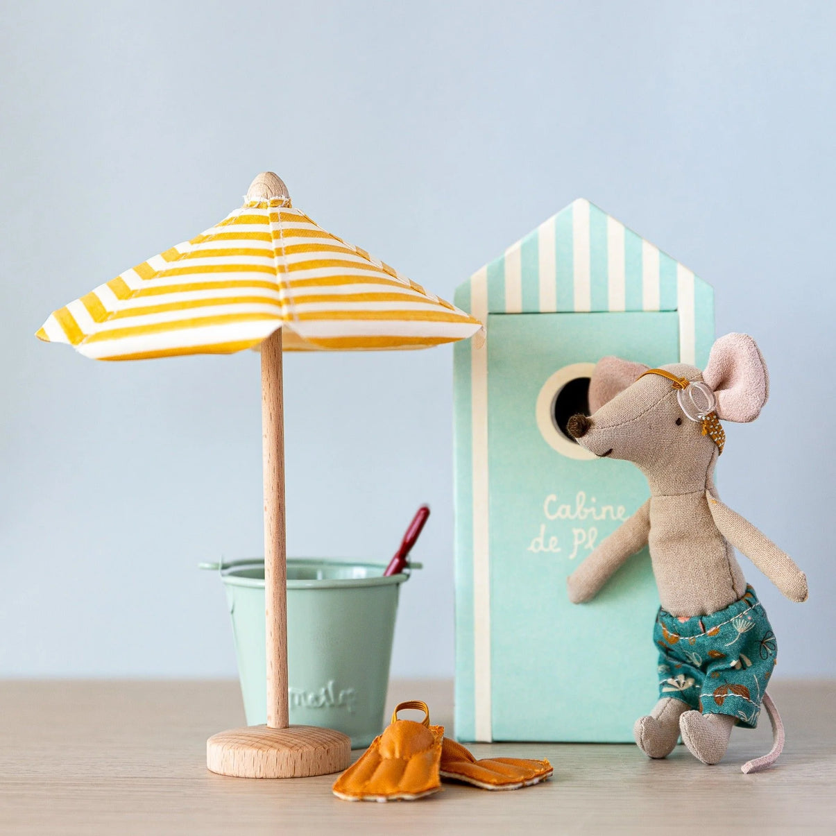 Beach Mice Big Brother In Cabin De Plage