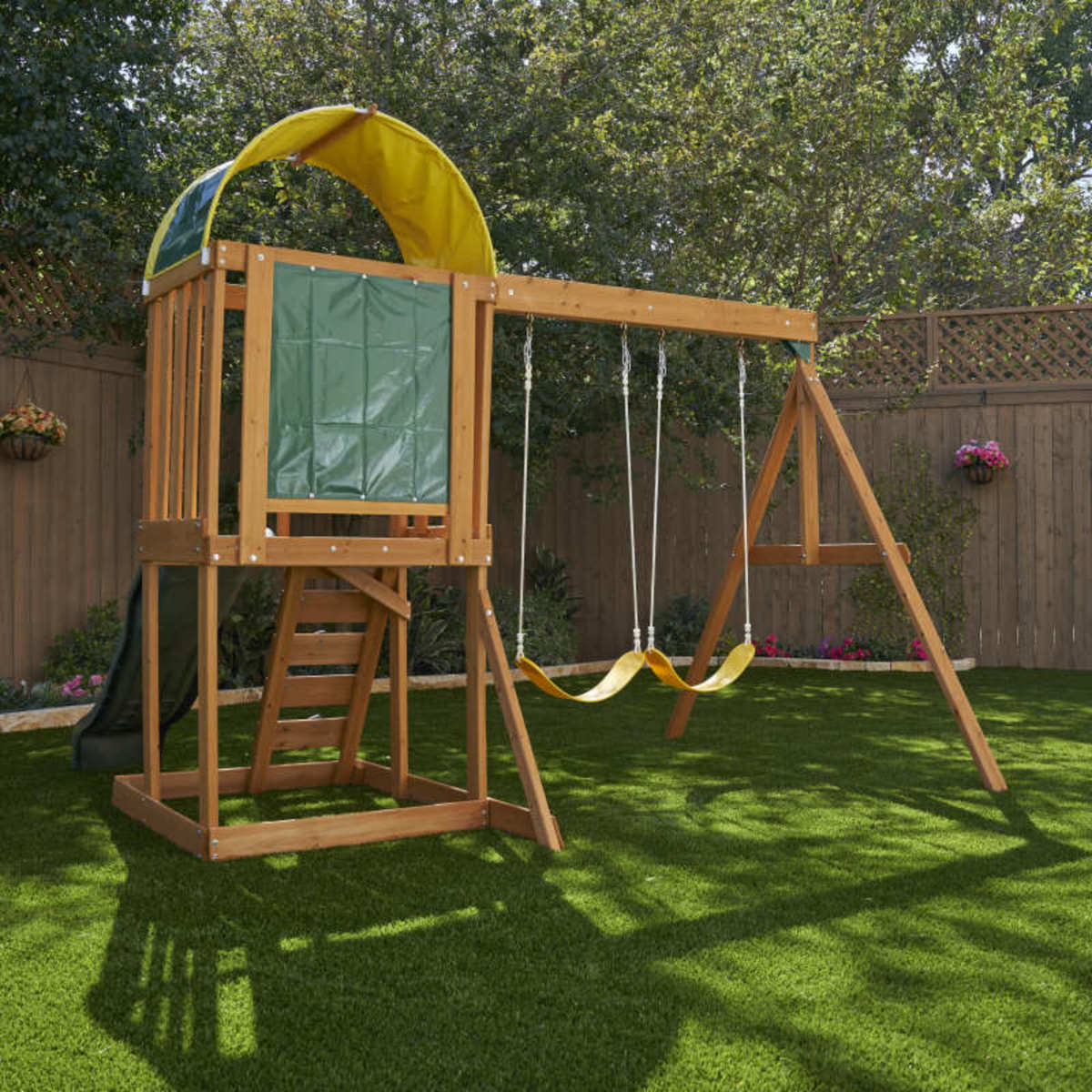 Ainsley Outdoor Swing Set / Playset