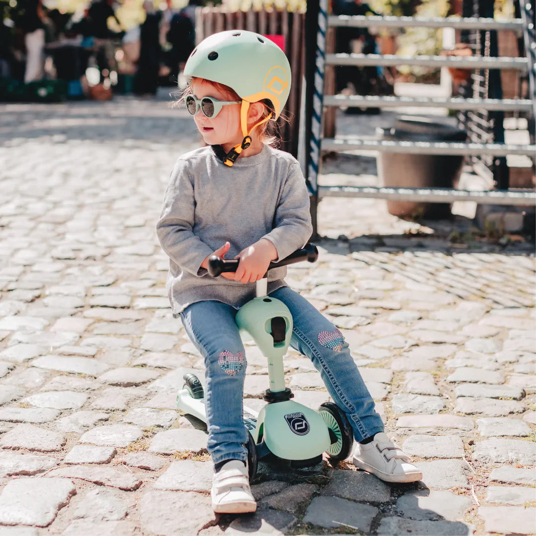 2-in-1 Scooter Highwaykick 1 Kiwi with Helmet