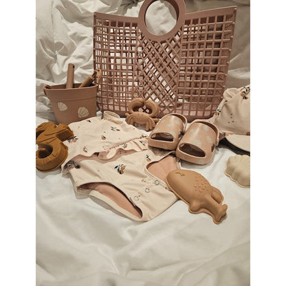 The ultimate beach set (basket/sandals/sunhat/swimsuit/beach toys)