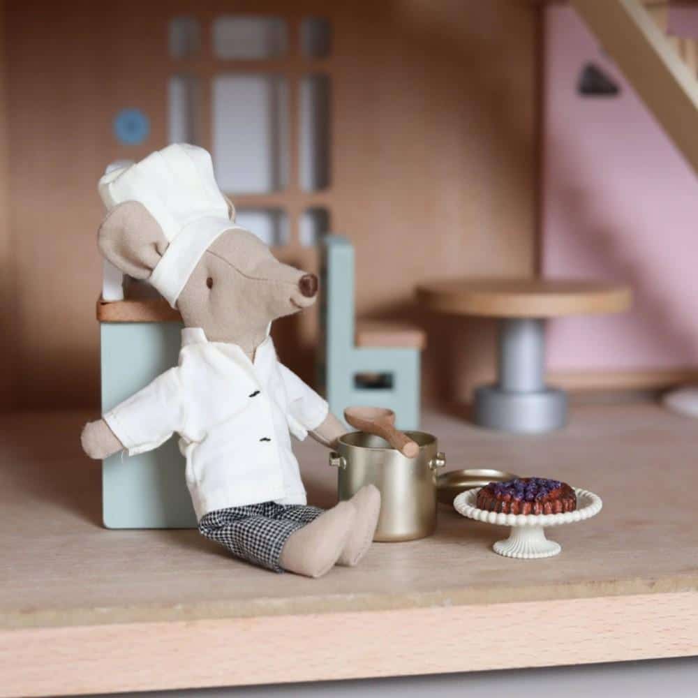 Chef Mouse W. Soup Pot And Spoon