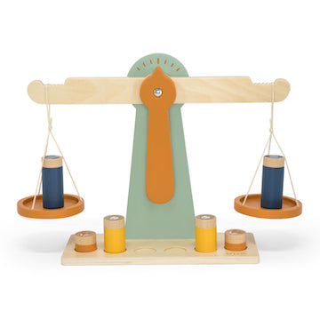 Wooden scale with 6 weights