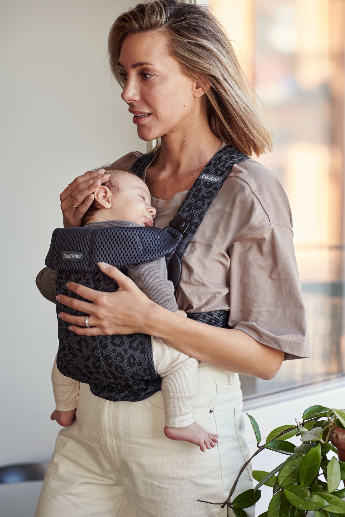 Baby Carrier Mini - Anthracite/Leopard, 3D Mesh