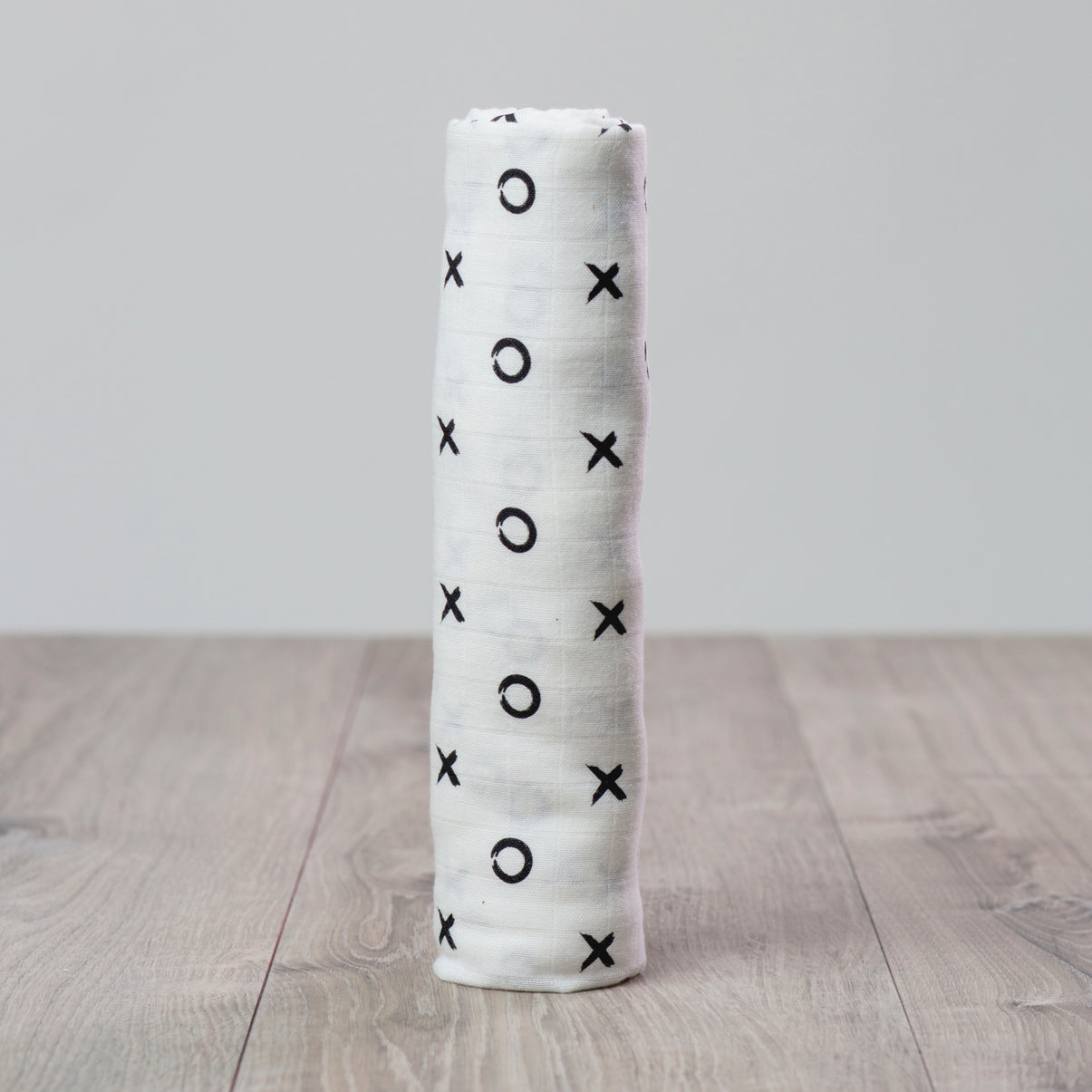 Lulujo - Bamboo Swaddle Blanket - Hugs&Kisses