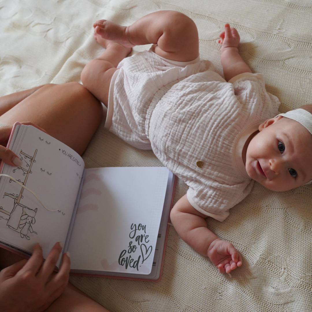 MyBabyStory -Customised Baby Milestones Book -Happy Elephant (باللغة الإنجليزية)