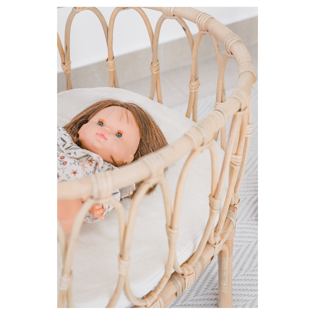 لعب مع Aztec Doll Bassinet