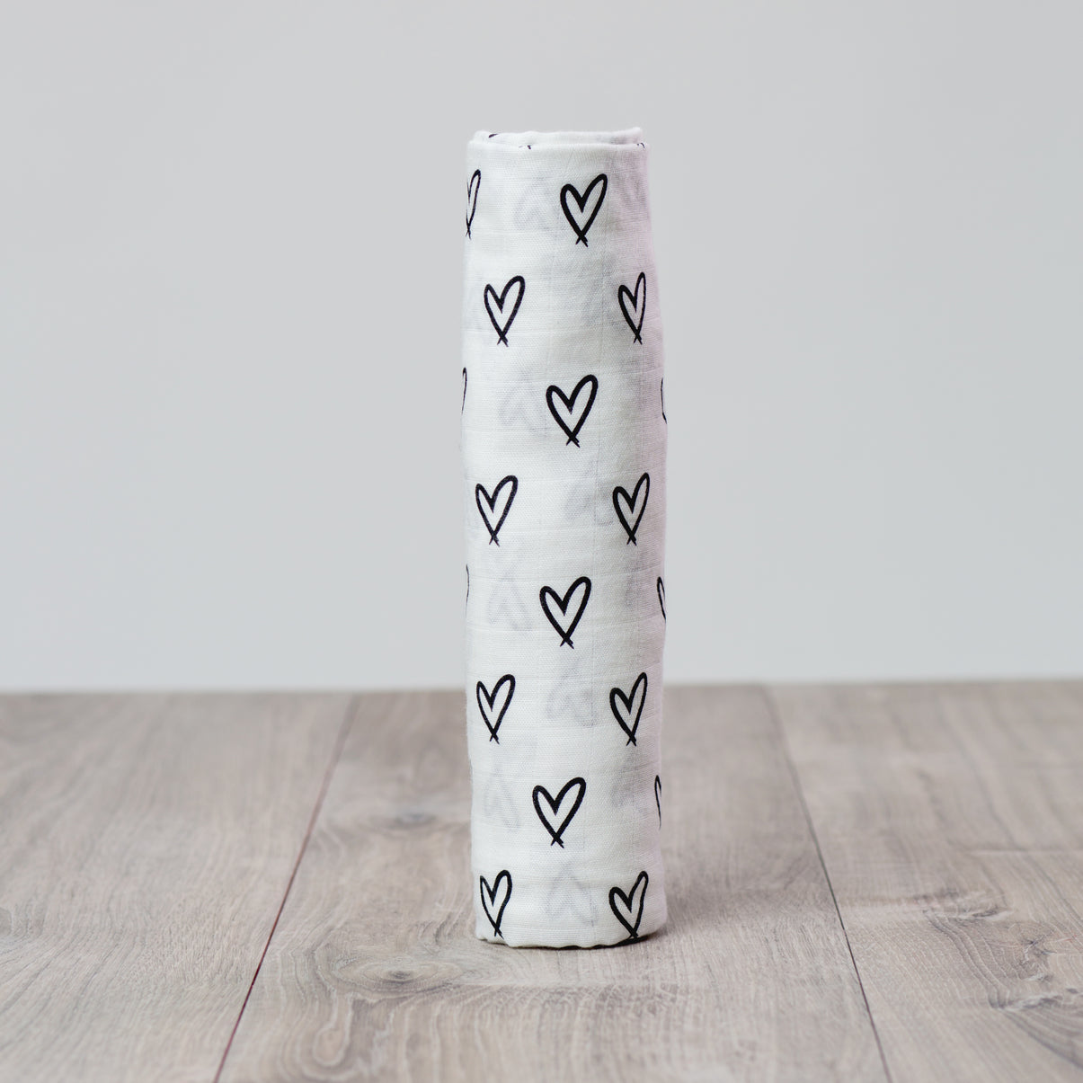 Lulujo - Bamboo Swaddle Blanket - Messy Hearts