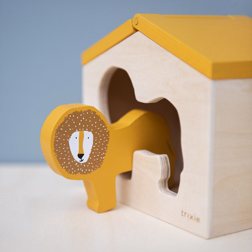 Trixie - Wooden House - Mr. Lion
