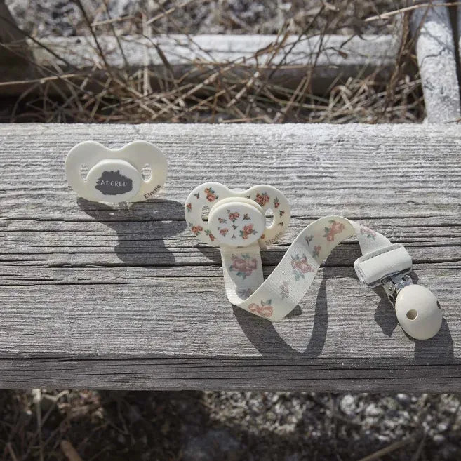 elodie pacifier clip by Elli Junior Babywear Trading LLC